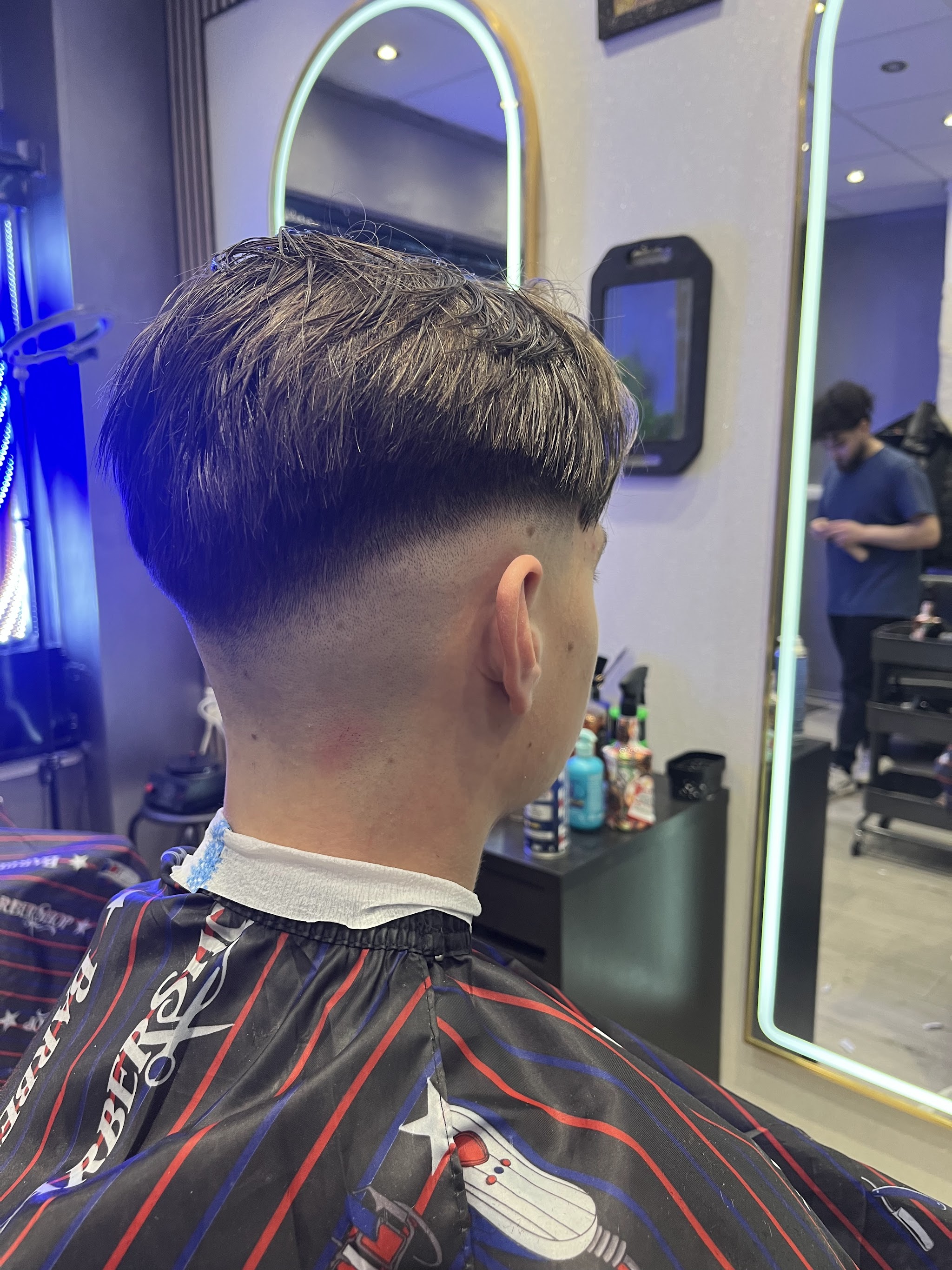 Fade van achteren gezien, met volume bovenop, in de stoel bij BarberHavi